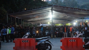 Pemudik motor memadati Pelabuhan Bakauheni saat puncak arus balik lebaran, Sabtu (13/4/2024). (Foto: Andono/Lampung77.com)