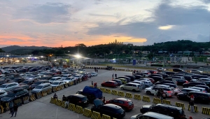 Kendaraan memadati Pelabuhan Bakauheni saat puncak arus balik lebaran Idul Fitri 2024, Minggu (14/4/2024). (Foto: Dok. ASDP)