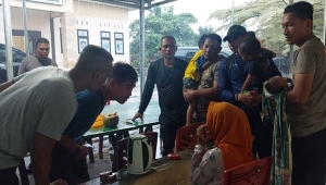 Wanita dan 3 anaknya lompat ke laut di Tanggamus