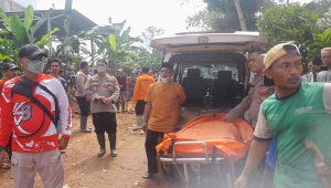 Ayah dan Anak Tewas Tertimbun Longsor di Tanggamus Lampung