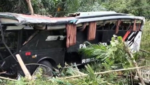 Bus study tour masuk jurang di Tanggamus Lampung