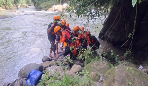 Warga hanyut di Sungai Semuong Lampung Barat ditemukan meninggal dunia