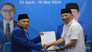 Rahmat Mirzani Djausal kembalikan formulir pendaftaran Cagub Lampung ke PAN