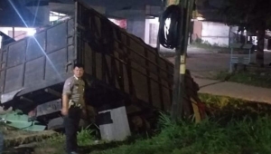 Truk rem blong lindas motor di Bandar Lampung