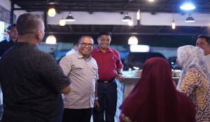 Momen Pj Gubernur Lampung Samsudin saat tiba di Saburai Durian dan Resto