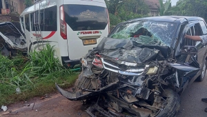Kecelakaan Mobil Travel dan Xenia di Lampung Timur