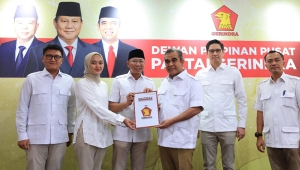 Rahmat Mirzani Djausal-Jihan Nurlela menerima surat rekomendasi dari Partai Gerindra