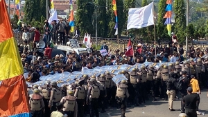 Ribuan mahasiswa demo di gedung DPRD Lampung