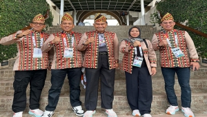 Kontingen Lampung kenakan pakaian motif tapis saat defile pembukaan PON XXI Aceh-Sumut 2024