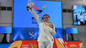 Lifter Putri Lampung Adelia Prasasti Raih Emas di PON XXI 2024