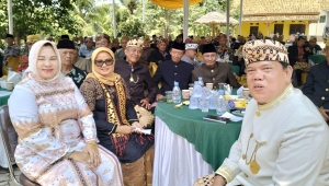 Pasangan bakal calon bupati dan wakil bupati Lampung Timur, Ela Siti Nuryamah-Azwar Hadi