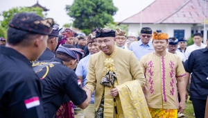 Rahmat Mirzani Djausal Terima Gelar Kehormatan Ksatria Shri Nata Buana