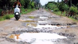 Jalan rusak di Lampung Timur