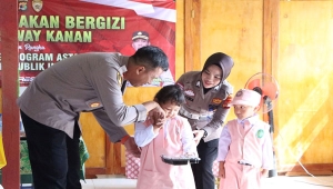 Polres Way Kanan mendukung program Asta Cita dengan menggelar makan bergizi untuk anak TK