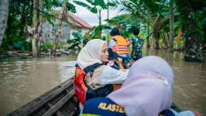 Jihan Tinjau Banjir di Lampung Selatan