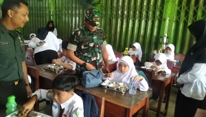Siswa MIN I Blambangan Umpu Way Kanan Dapat Makan Bergizi Gratis