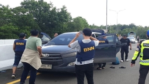 BNNP-PJR Polda Lampung Sergap Mobil Bawa 15 Sabu di Tol Terpeka