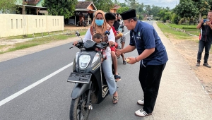 IWO Lampung Timur Bagi Takjil