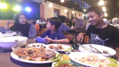 Buka puasa bersama di Saburai Durian dan Resto Bandar Lampung