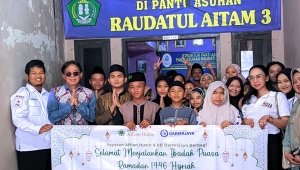 Yayasan Alfian Husin dan IIB Darmajaya Berbagai nasi kotak ke Panti Asuhan