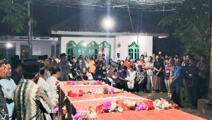 Jenazah Warga Lampung Timur yang ditemukan di Perairan Pulau Sebesi dimakamkan