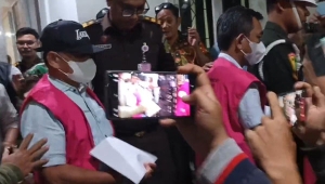 Mantan Bupati Lampung Timur Dawam Rahardjo jadi tersangka kasus dugaan korupsi gerbang rumdis