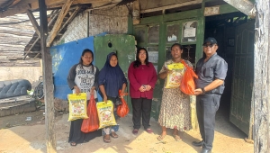 Tembesu Group Bagikan Sembako di Bandar Lampung