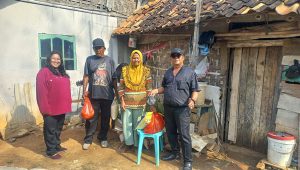 Tembesu Group Bagikan Bantuan Paket Sembako