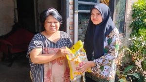 PT Meyer Century Indonesia Bagikan Paket Sembako