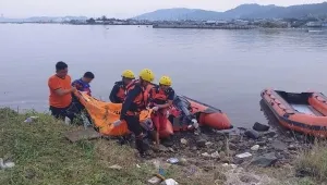 Anak Tenggelam di Pantai Karang Maritim Panjang