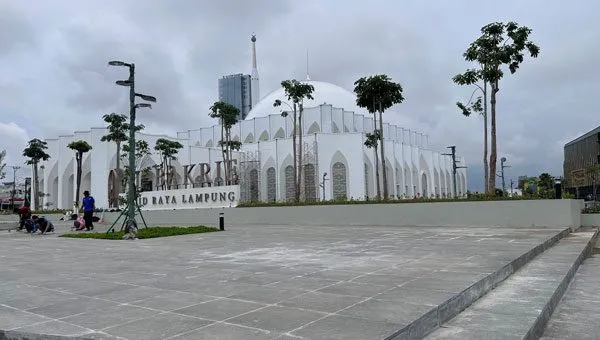 Masjid Raya Al-Bakrie Lampung