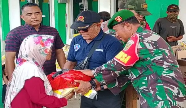 Tembesu Group Kembali Bagikan Ratusan Paket Sembako di Banyuasin Sumsel
