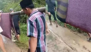 Warga Tanggamus Meninggal Dunia Ditandu