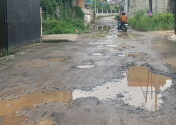 Jalan rusak di Bandar Lampung