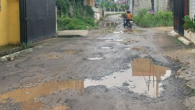 Jalan rusak di Bandar Lampung
