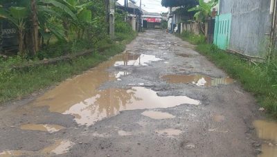 Jalan Rusak di Way Kandis Bandar Lampung