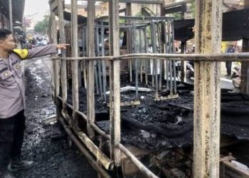 Truk Muatan Solar Terbakar di Pringsewu