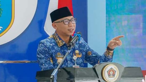 Gubernur Lampung Rahmat Mirzani Djausal
