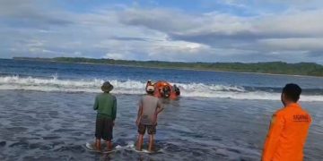 Anak Terseret Ombak di Pantai Pesisir Barat Lampung