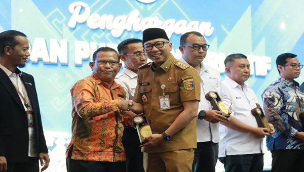 IIB Darmajaya Pertahankan Predikat Informatif 2025