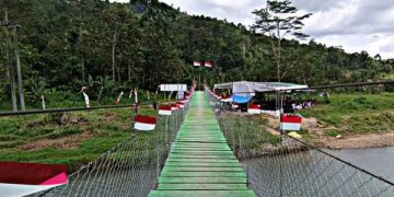 Jembatan Gantung Garuda di Pekon Umbar Tangggamus Lampung