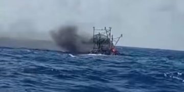 Kapal Terbakar di Perairan Lampung