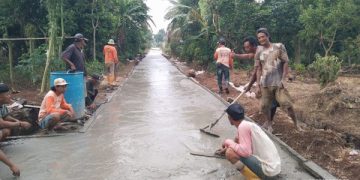 Warga Lampung Timur Bangun Jalan Sendiri