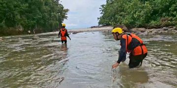 2 orang hanyut di sungai Pesisir Barat Lampung