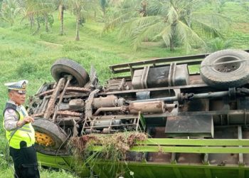 Kecelakaan truk terguling di Lampung Timur