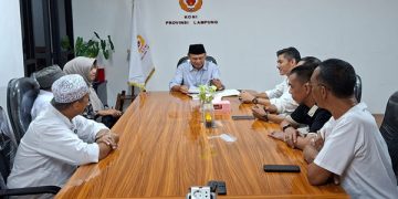 Ketum KONI Provinsi Lampung Serahkan SK KONI Lampung Tengah