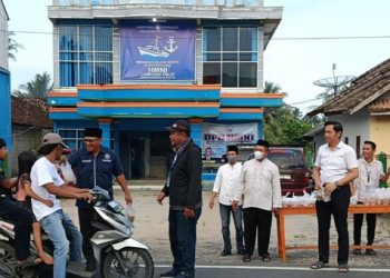 HMNI dan IWO Lampung Timur bagi takjil