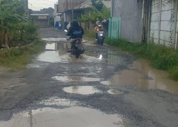 Jalan rusak di Bandar Lampung