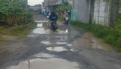 Jalan rusak di Bandar Lampung