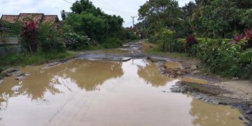 Jalan di Way Kanan Lampung Rusak Parah